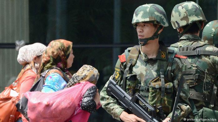 数万新疆维族遭关押 美国拟制裁中国官员