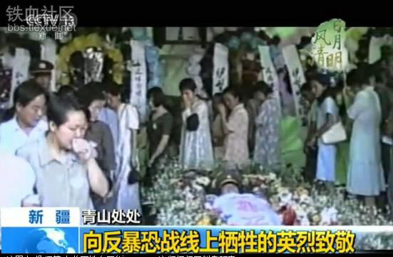 中国官媒曝光新疆枪战片段　4年127警殉职