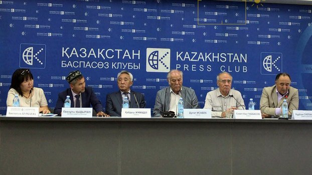 新疆没收哈萨克居民护照 知名学者呼吁关注遭遇
