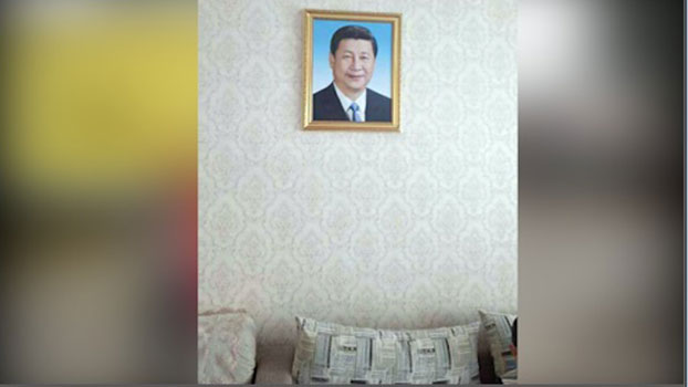 RFA独家：新疆当局强制少数民族家庭高挂习近平像
