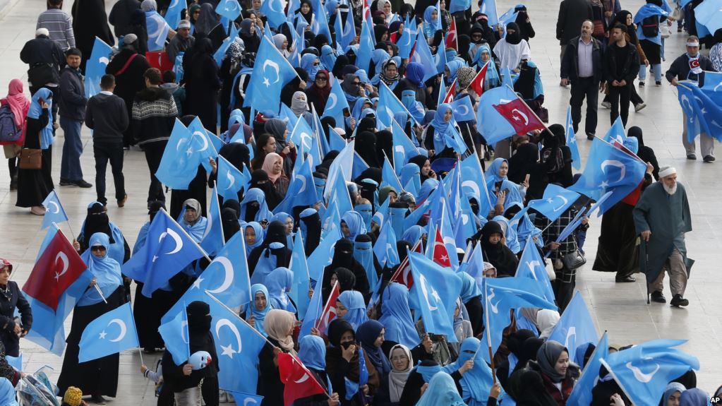 中国称土耳其批评新疆大规模关押和虐待穆斯林为“抹黑”