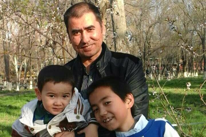 维吾尔家庭在比利时使馆被中国警方带走
