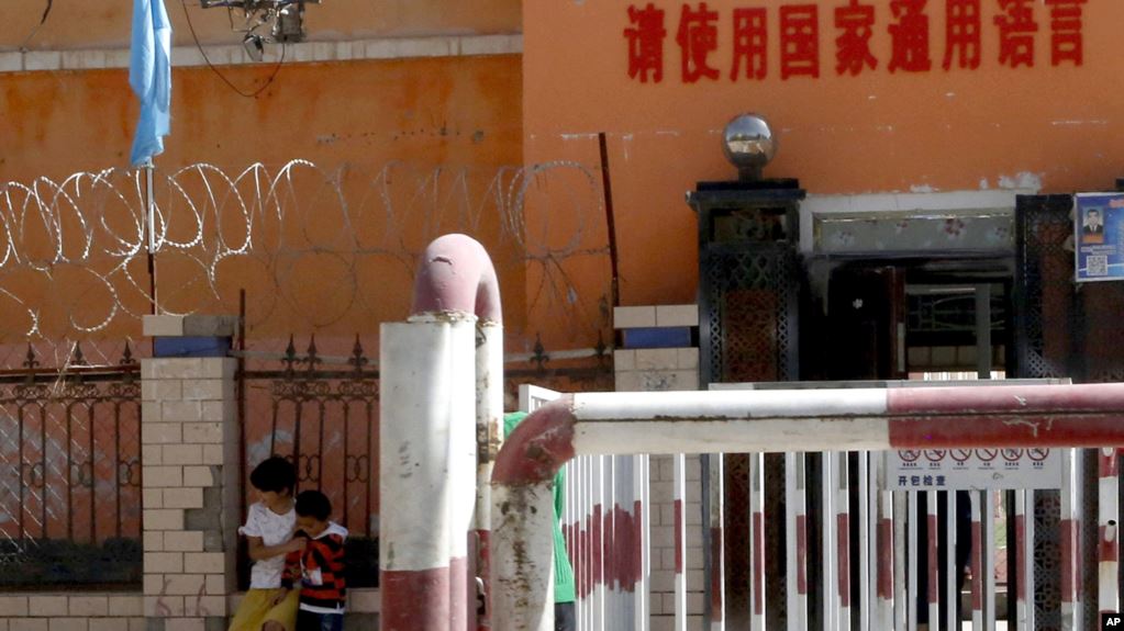 英媒称中国刻意拆散新疆维吾尔家庭