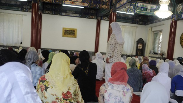 新疆伊斯兰教斋月首日 穆斯林无封斋当局鼓励婚庆