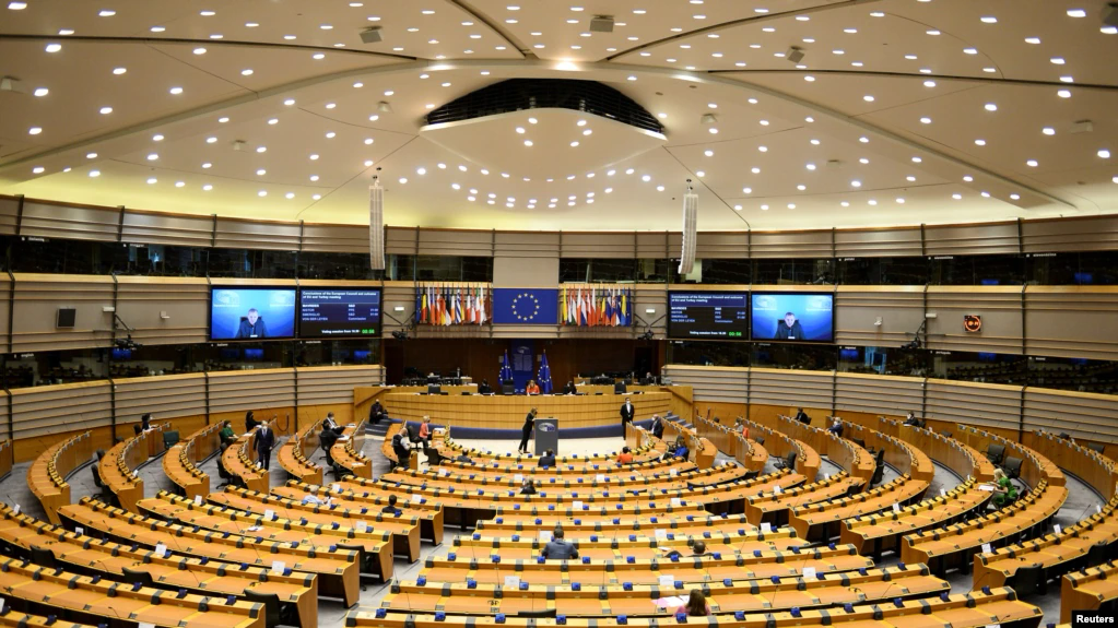 欧洲议会高票通过决议 “冻结”欧中投资协定审议
