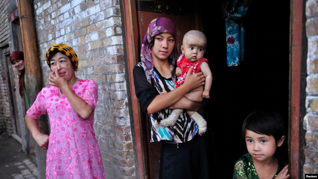 新疆人口遽减北京被控种族灭绝：强迫妇女结扎和装节育器