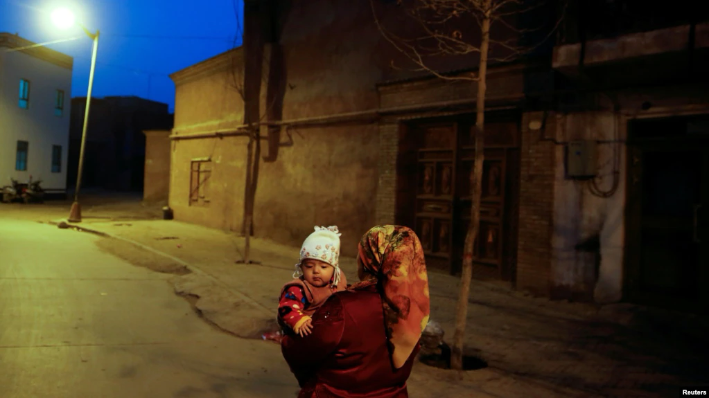 研究指中共对新疆少数民族控制生育政策20年可减人口450万