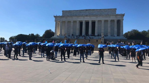 美国议员和维吾尔人在中国国庆日呼吁保障人权