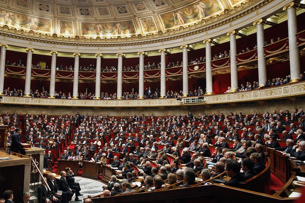 法国国民议会通过议案：谴责中国对维吾尔人实施种族灭绝