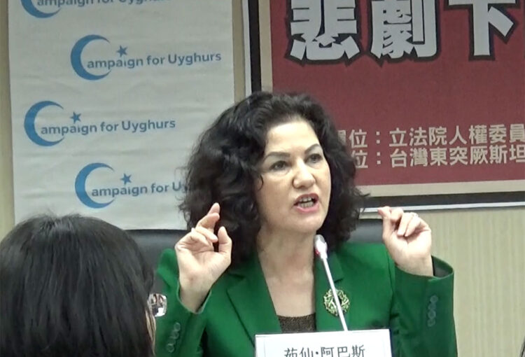 台湾立法院人权委员会21日邀请华盛顿非营利组织、“维吾尔运动（Campaign For Uygurs）”组织创始人茹仙·阿巴斯召开记者会，控诉新疆维吾尔妇女和儿童的现况。（记者夏小华摄）