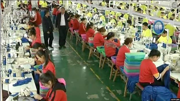 专栏 | 解读新疆：维吾尔女学生被迫在新疆服装厂打工