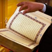 哈萨克族男子在新疆穆斯林婚礼念古兰经　遭抄家拘留