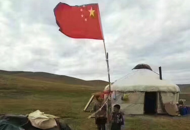 新疆警方秘设“红黑点”档案 6次拒参加升国旗仪式可被拘捕