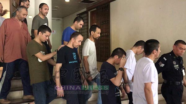 控非法偷渡進大馬 11維吾爾族人不認罪