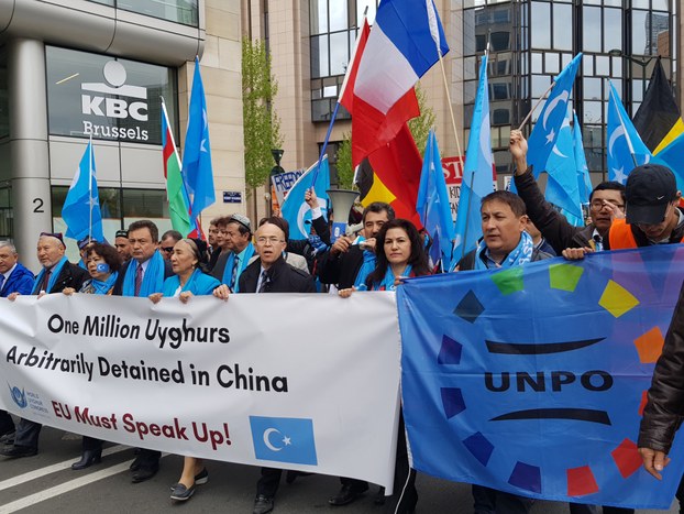 海外维族人布鲁塞尔大规模示威 抗议中国任意羁押上百万维族人